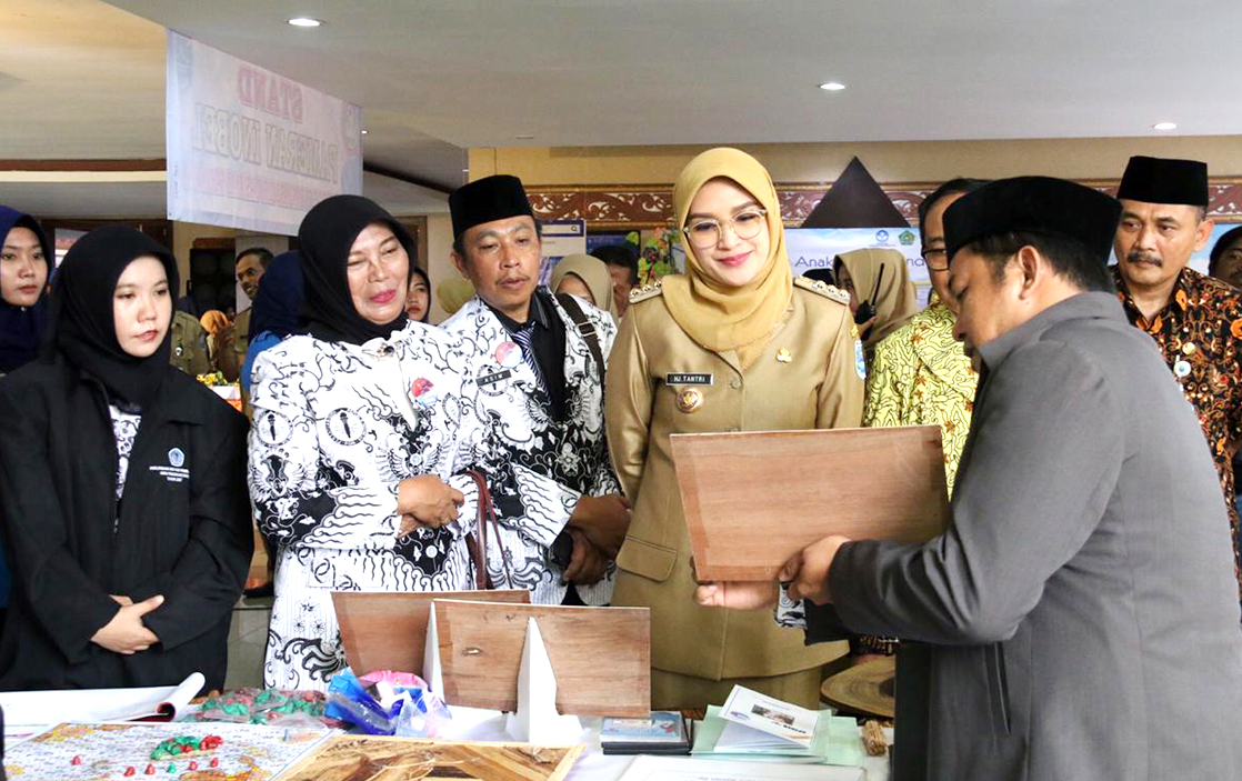 Resepsi HUT PGRI, Bupati Tantri Dorong Guru Terus Berinovasi