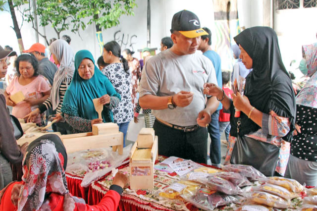 Rutin Bina UKM, Camat Promosikan Langsung saat Kegiatan