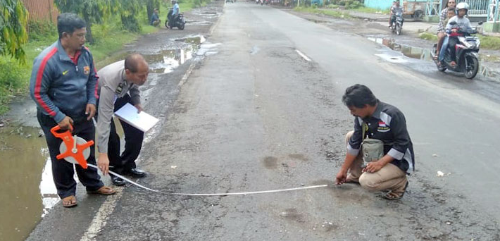 Tertabrak Bus, Pengendara Motor Tewas