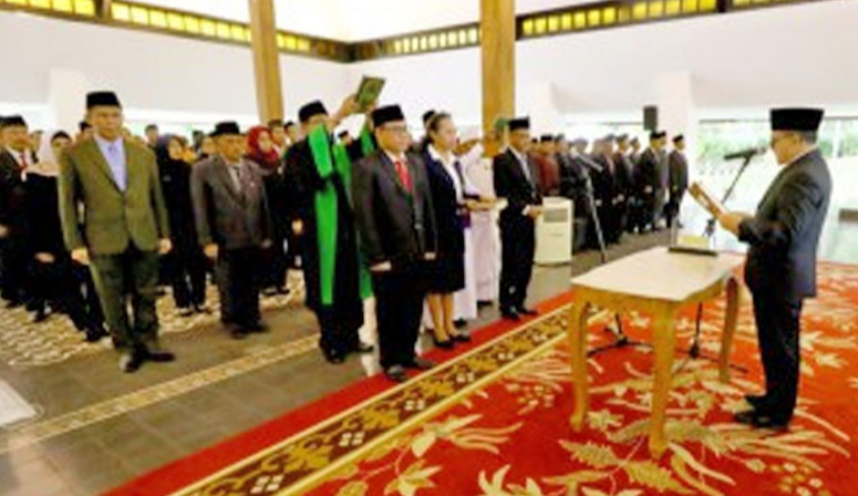Bupati Anas Lukir Tiga Pejabat Eselon 2, Mujiono dan Yayan Rangkap Jabatan