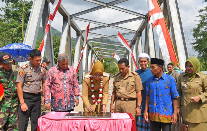 Telan Rp 5 Miliar, Jembatan Kayangan Diresmikan, Akses Dua Dusun Lancar
