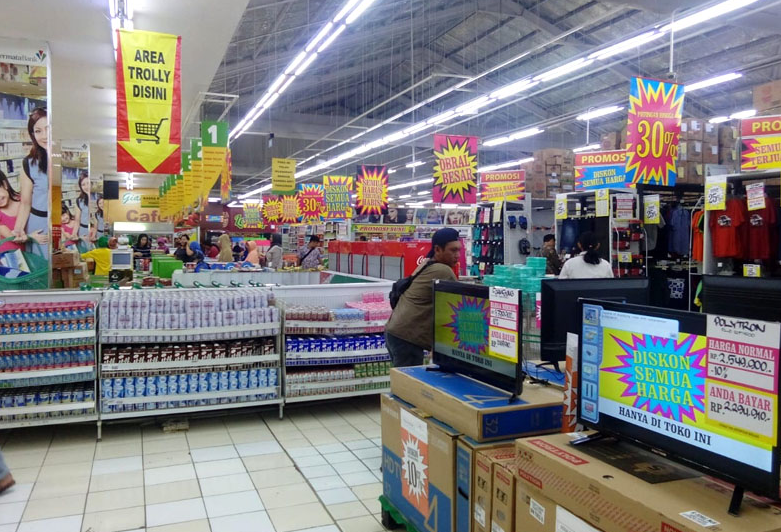 Dikabarkan Tutup, Giant Gelar Diskon Besar-besaran