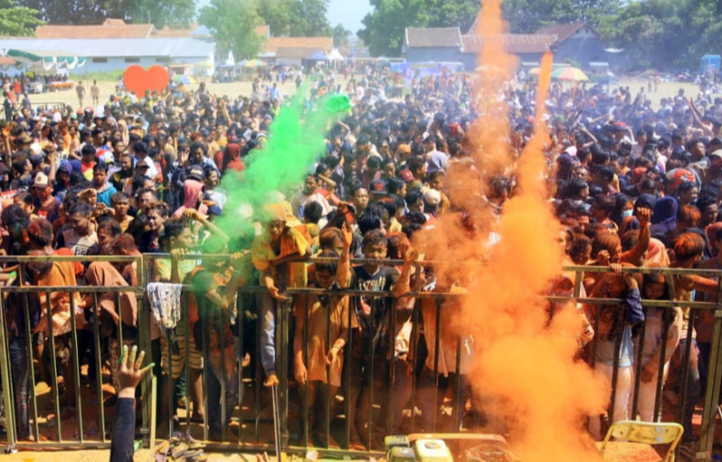 Sempat Diwarnai Insiden Tawuran, Color Run Tetap Meriah