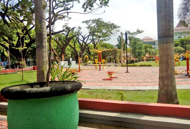Bersolek, Alun-alun Kraksaan Habiskan Rp 2,8 Miliar