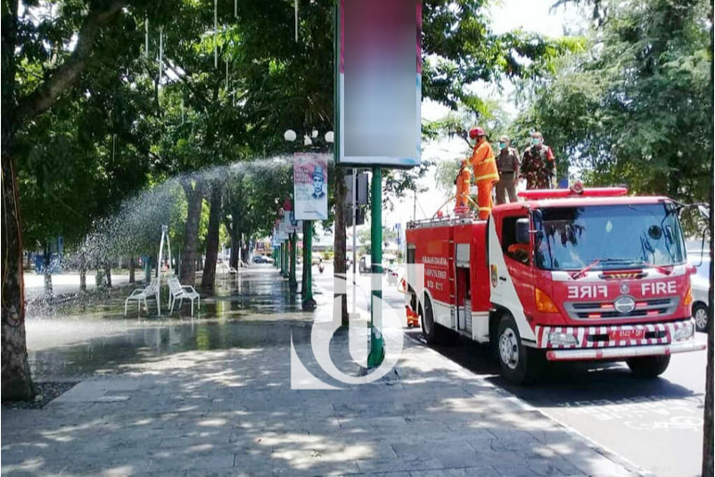 Jalanan di Jember Disemprot 10 Ribu Liter Cairan Disinfektan