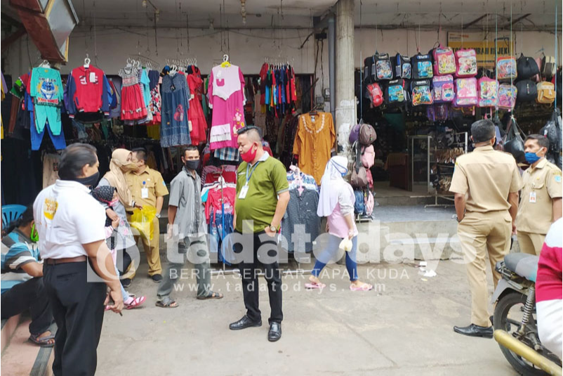 Jelang Lebaran, Pasar Gotong Royong Probolinggo Ramai Pengunjung