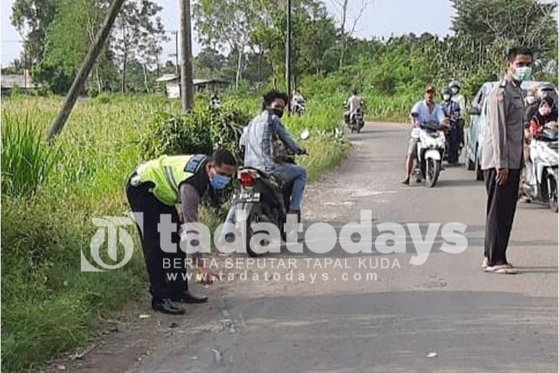 Salip Becak di Tikungan dan Hantam Minibus, warga Jabung Wetan Tewas