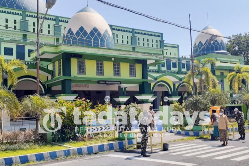 Disetujui Bupati, Masjid Agung Ar-Raudlah Kraksaan Salat Jumat Perdana
