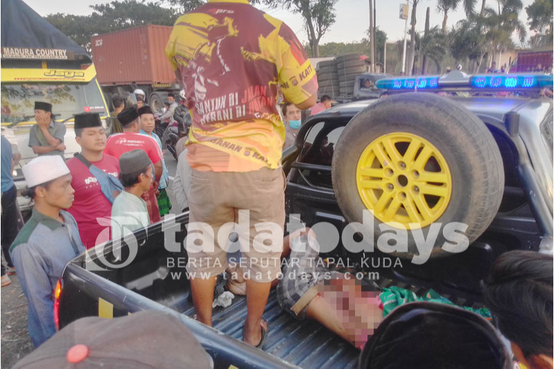 Asyik Menelepon di Tepi Rel, Kernet Truk Pasir di Probolinggo Tertabrak Kereta