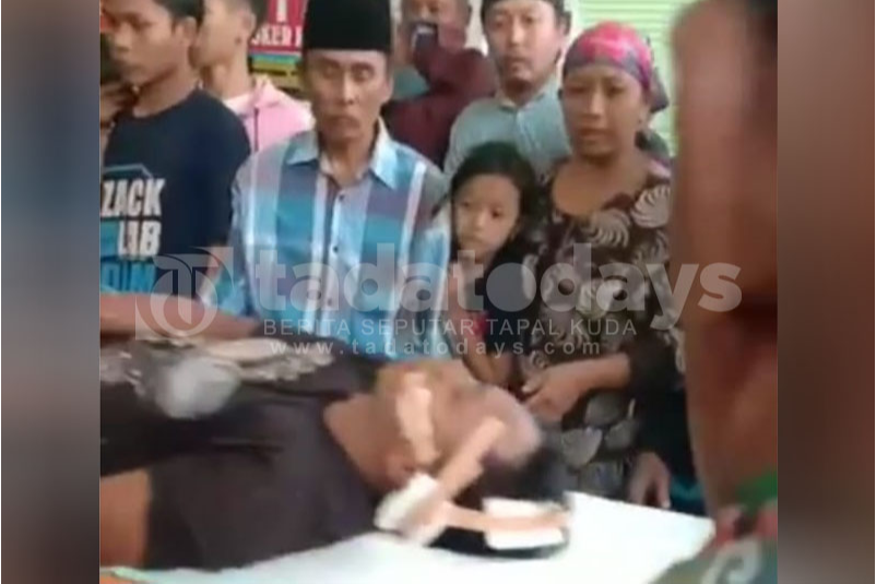 Bertikai Perihal Asmara, Juragan Angkut Sayur di Probolinggo Bacok Sopirnya