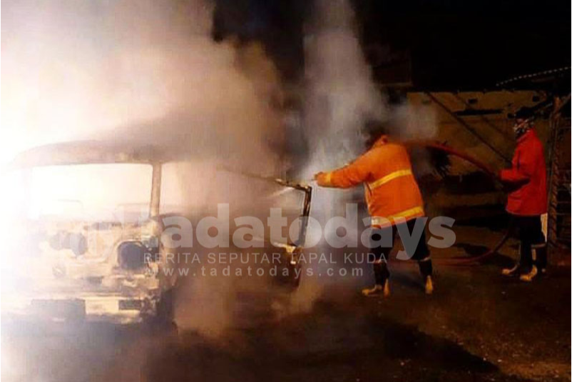 Di Jember, Mobil Ludes Terbakar Diduga Karena Tangki Modifikasi