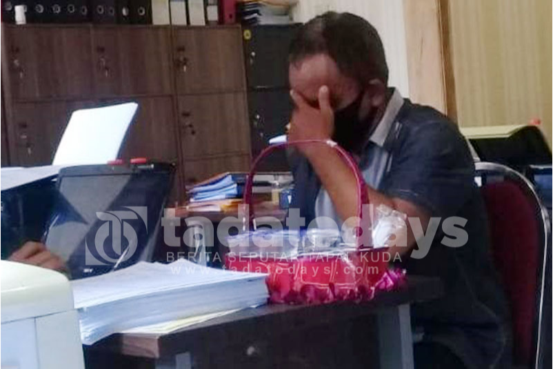 Rugikan Negara Ratusan Juta, Mantan Kades Tarokan Diamankan Polres Probolinggo