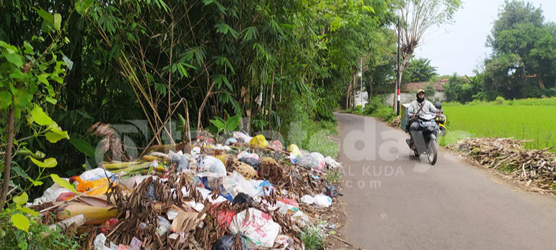 Kawasan Lindung Sumber Air Sentong Dikotori Sampah