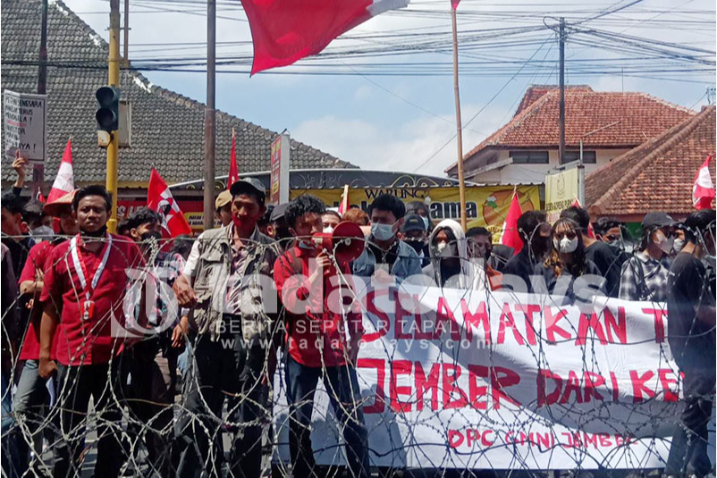 GMNI Jember Demo Tolak Tambang dan Tambak di Pesisir Paseban