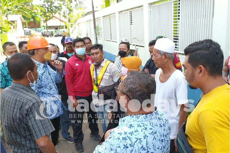 Proyek “Kotaku” Bikin Pagar Rumah Miring, Warga Mengeluh