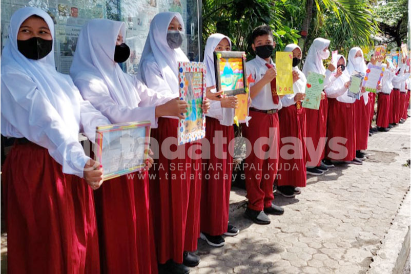 Siswa SD di Probolinggo Lelang Lukisan untuk Korban Semeru