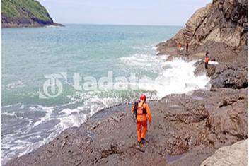 Mengikuti Ritual di Pantai Selatan Jember, 23 Orang Digulung Ombak