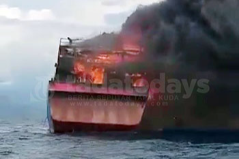 Kapal Terbakar di Paiton, 25 Awak Terselamatkan