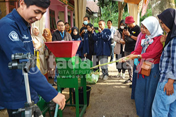 UKM IAAS Unej Latih Pembuatan Pewarna Batik Alami dari Batang Tembakau