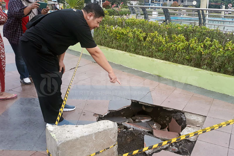 Awas, Trotoar Bundaran Glaser Ambrol