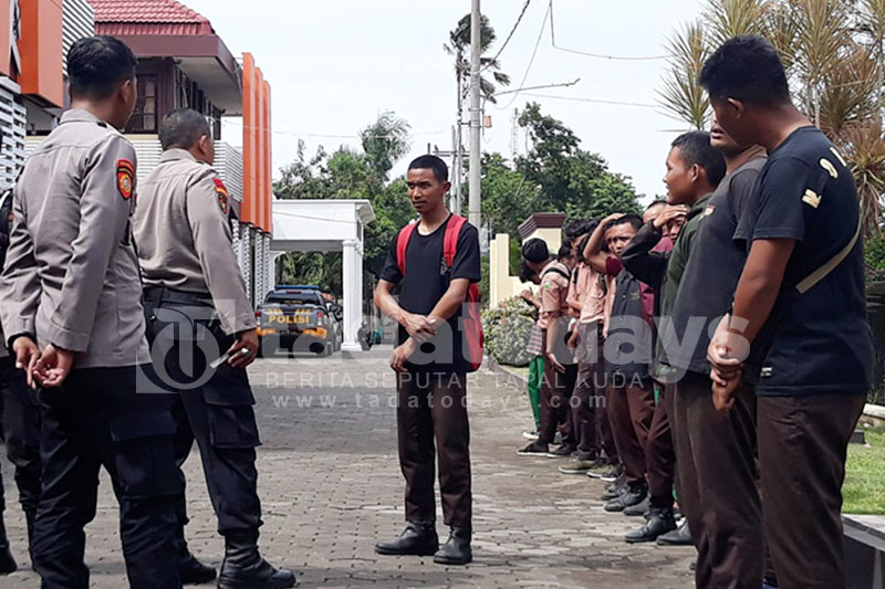 Gagal Tawur, Pelajar SMKN 4 Probolinggo Dibawa ke Markas Polresta
