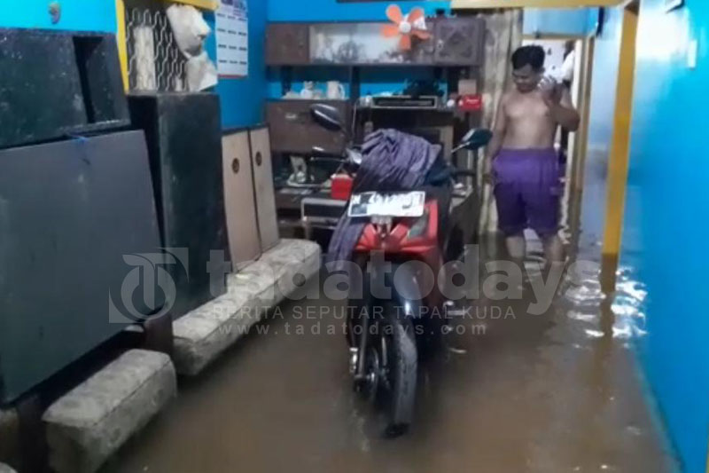 Banjir Merata di Kota Probolinggo, Puskesmas Ketapang Evakuasi Lansia
