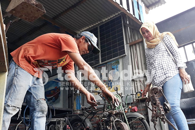 Replika Apik dari Rongsokan Besi, Karya Penjual Ikan Mayangan