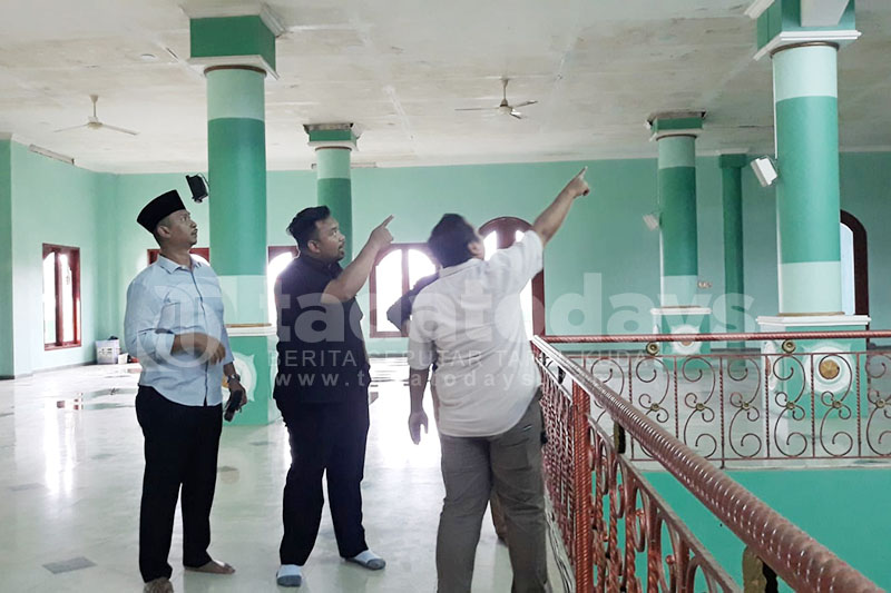 Rp 125 Juta untuk Perbaiki Atap Bocor Masjid Agung