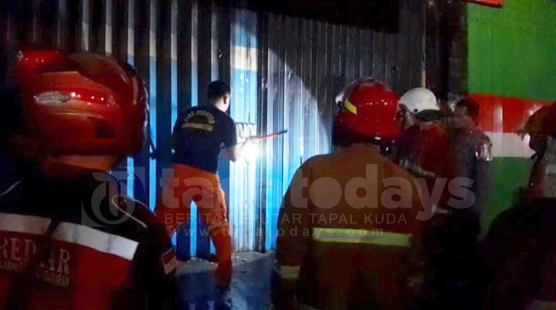 Ruko Frozen Food Terbakar, Pemilik Loncat dari Atap, Rugi Ratusan Juta Rupiah