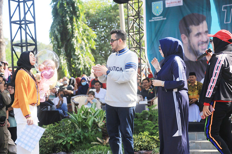 Meet and Greet Salma di Alun-Alun Kota Probolinggo, Penggemar Histeris dan Tremor