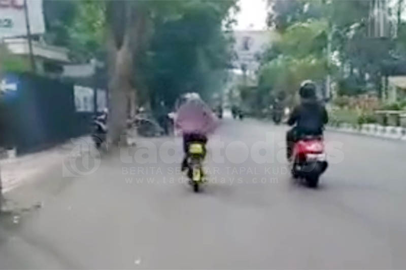 Bersepeda Listrik Harus Pakai Helm dan Gunakan Jalur Khusus Sepeda