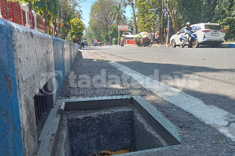 61 Plat Besi Saringan Sampah Dicuri, Wanita Terperosok hingga Patah Tulang