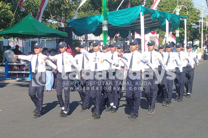 SMPN 9 Kota Probolinggo Kembali Menjuarai Lomba Gerak Jalan