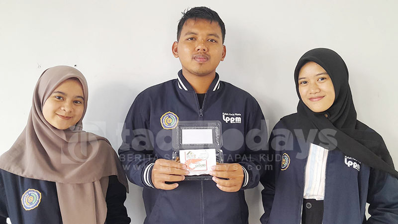 Wotgalih Terkenal Terasi Reket, KKN Unmuh Jember Bantu Sertifikat Halal dan NIB