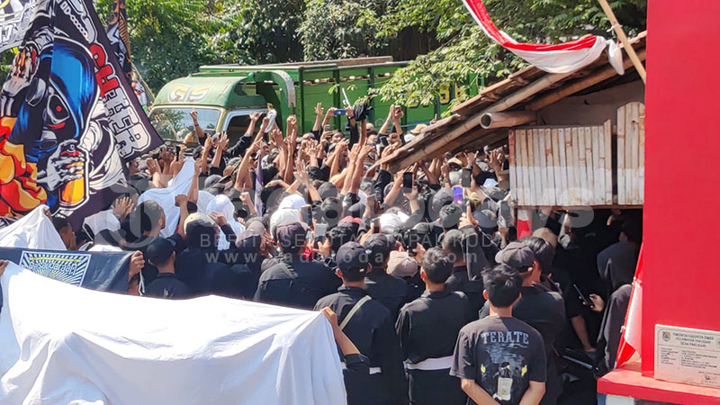 Pembongkaran Tugu PSHT Pakusari Menuai Aksi Penolakan
