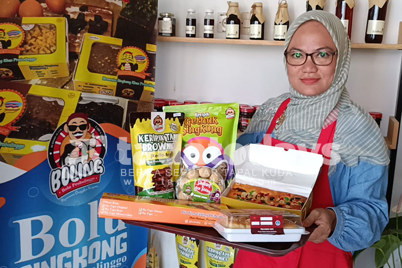 Cipta Jajanan Khas Probolinggo, Dwi Arifta Bikin Bolu Boling dari Singkong