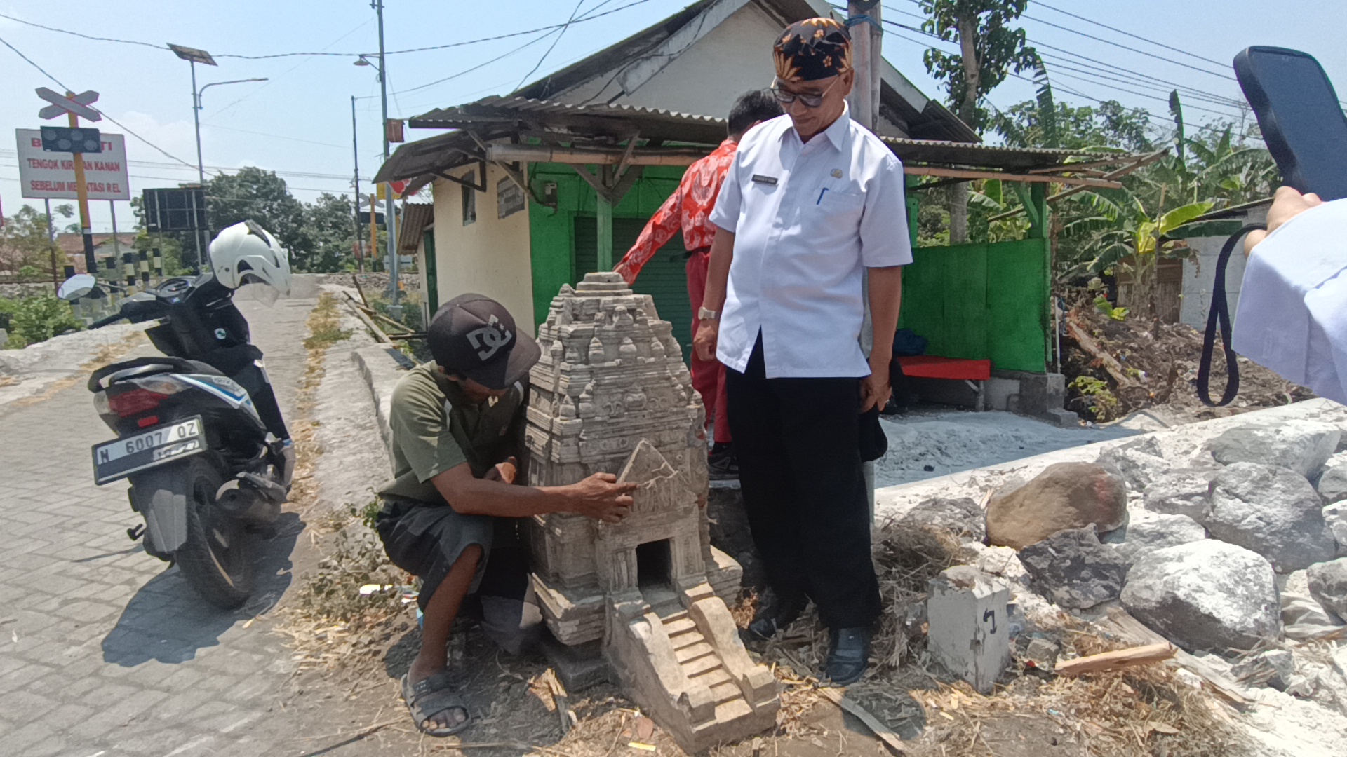 Disdikdaya Kabupaten Probolinggo Bakal Kaji Benda Mirip Candi di Leces