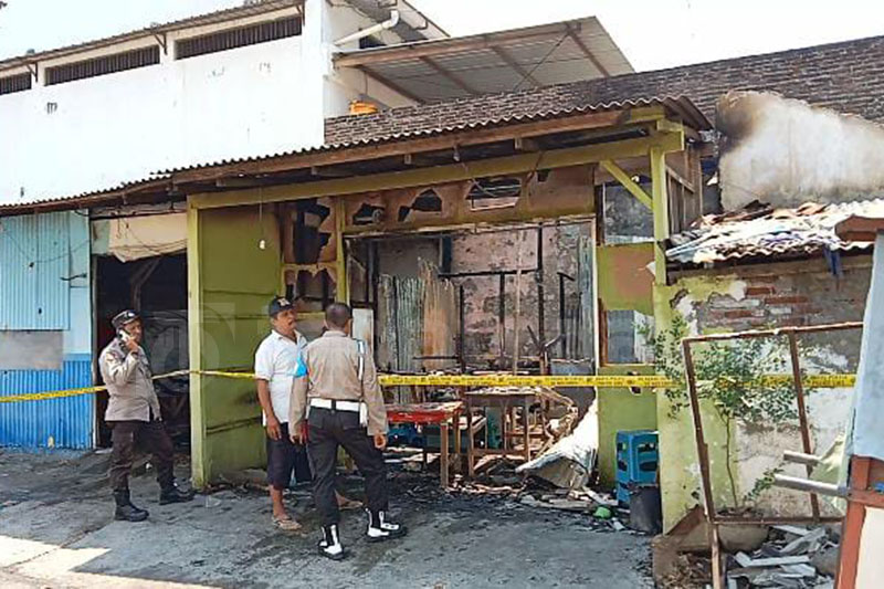Tiga Bangunan di Pasar Dringu Terbakar, Perempuan Lumpuh Berhasil Dievakuasi