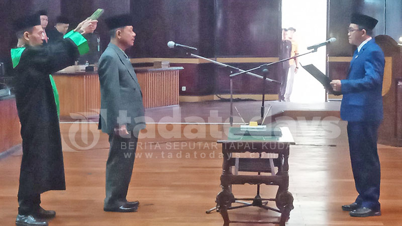 DPRD Kabupaten Probolinggo Melantik Mahrus sebagai PAW Muhalli