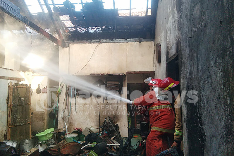 Api Tungku Picu Kebakaran Dapur dan Kandang, 2 Sapi Terluka Bakar