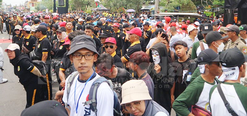 11 Ribu Orang di Jember Jalan Kaki 31 Kilometer, Ada Apa?