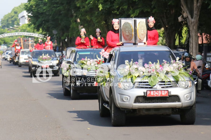 Raih Piala Adipura dan Plakat Adipura, Pemkab Banyuwangi Gelar Kirab