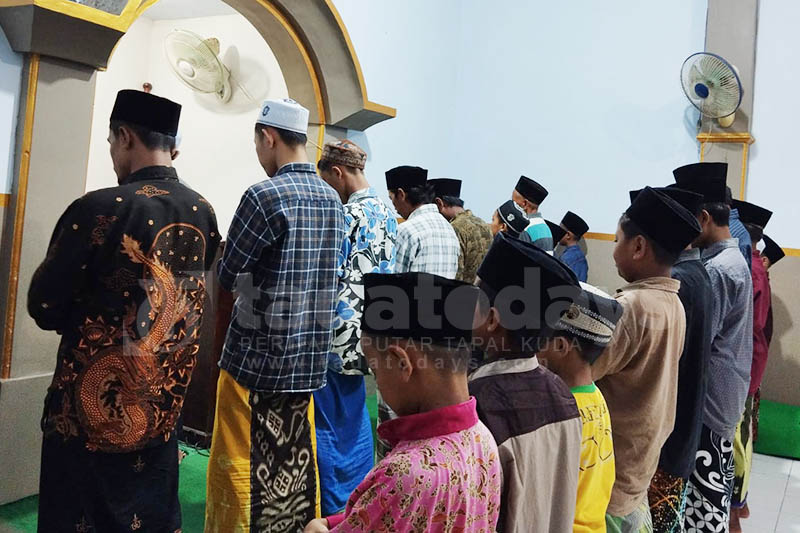 Penganut Islam Aboge di Probolinggo Baru Mulai Tarawih