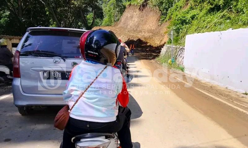 Jalur Piket Nol Lumajang-Malang Dibuka, Pelebaran Jalan Berhenti Sementara