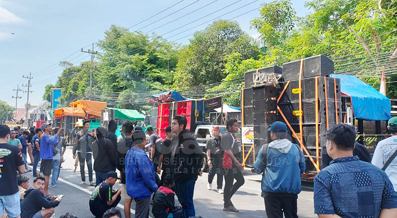 Ratusan Pecinta Sound Gerudug Kantor Bupati Banyuwangi