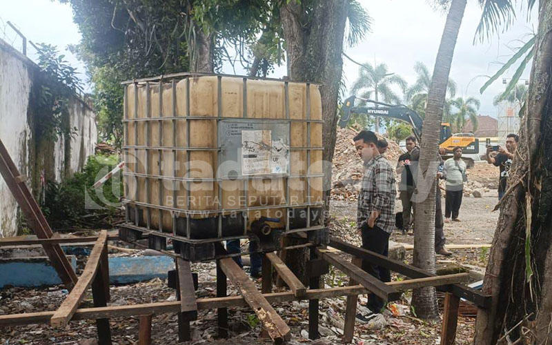 1.000 Liter Solar Bocor di Terminal Tawang Alun Jember, Cemari Sumur Warga