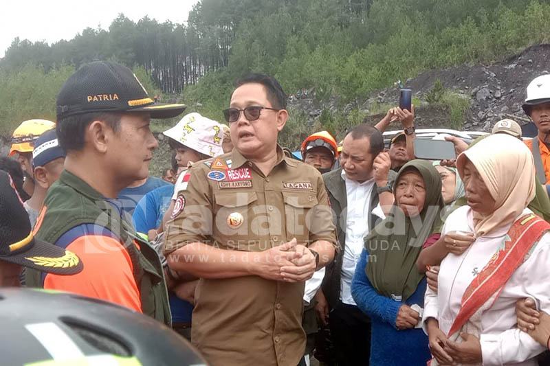 Pj Gubernur Jatim Kunjungi Lokasi Tanah Longsor di Lumajang