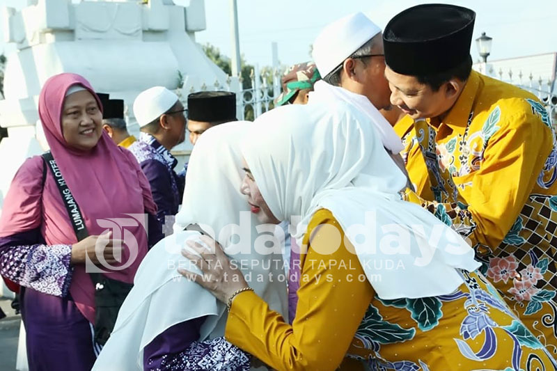 Jamaah Haji Lumajang Kloter Terakhir Tiba Disambut Haru