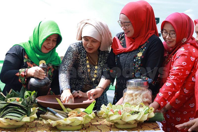 Festival Rujak Otek Tarik Ribuan Wisatawan ke Kali Pinus Poncosumo Lumajang