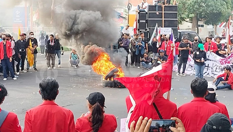 Kawal Putusan MK, Aliansi Banyuwangi Menggugat Demo di DPRD Banyuwangi